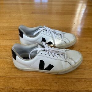 White and black Veja Women’s Sneakerts Size 7